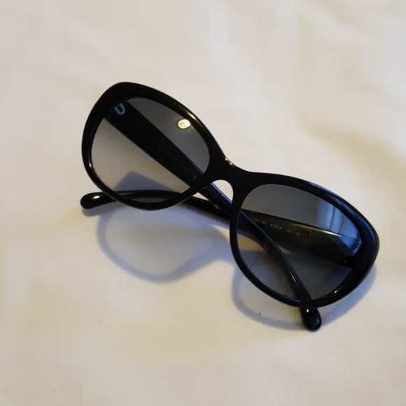 CHANEL SUNGLASSES - Picture 4 of 6